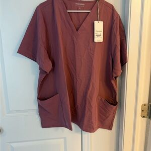Mandala Women’s Mauve Scrub Top NWT